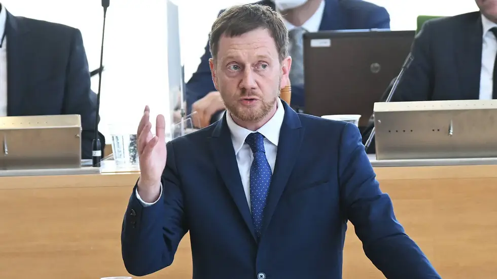 Ministerpräsident Kretschmer glaubt an einen Erhalt des VW-Standorts Zwickau. Ministerpräsident Kretschmer glaubt an einen Erhalt des VW-Standorts Zwickau.