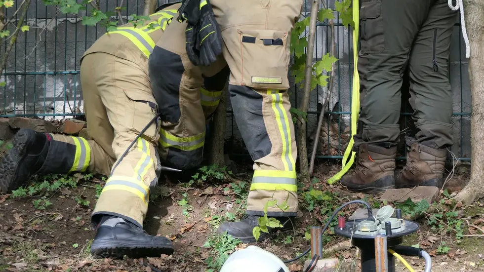 Feuerwehrleute bei der Befreiungsaktion.