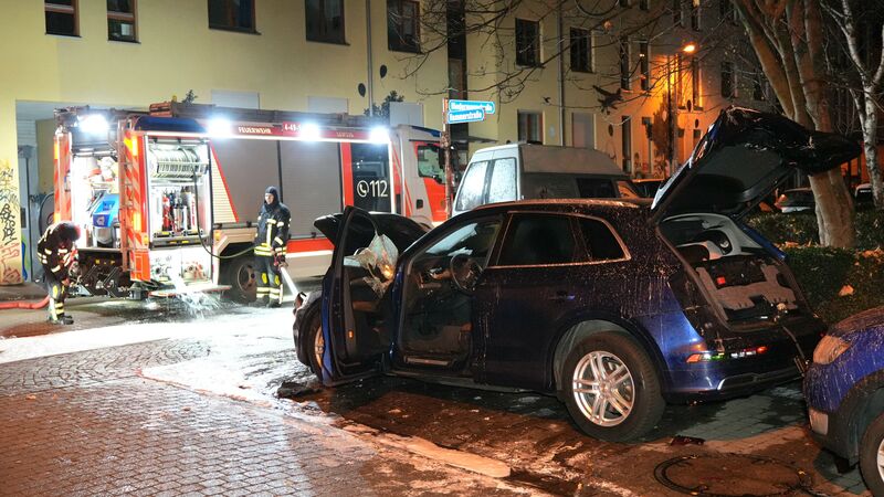 Der ausgebrannte Wagen auf der Hammerstraße.
