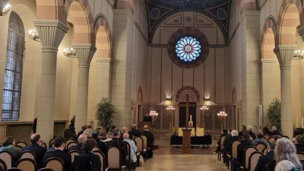Beim dem Gottesdienst in der Kapelle auf dem Leipziger Südfriedhof wurde den Roma-Männern die letzte Ehre erwiesen.