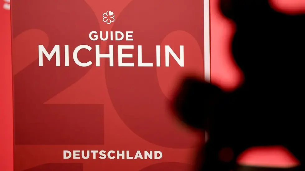 Den "Guide Michelin" gibt es seit dem Jahr 1900. Die berühmten Michelin-Sterne werden seit 1926 einmal pro Jahr verliehen. Den "Guide Michelin" gibt es seit dem Jahr 1900. Die berühmten Michelin-Sterne werden seit 1926 einmal pro Jahr verliehen.