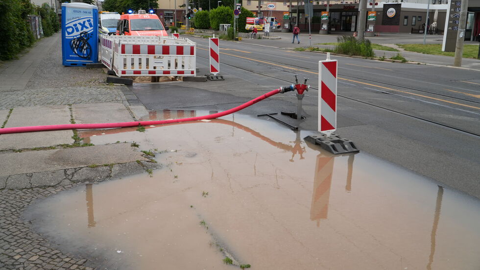 Die Hauptstraße wurde teilweise überschwemmt.