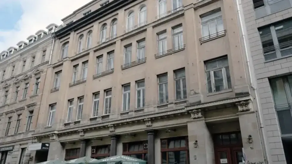Das Haus des Festivals an der Gottschedstraße soll bis Ende 2030 modernisiert werden. Das Haus des Festivals an der Gottschedstraße soll bis Ende 2030 modernisiert werden.
