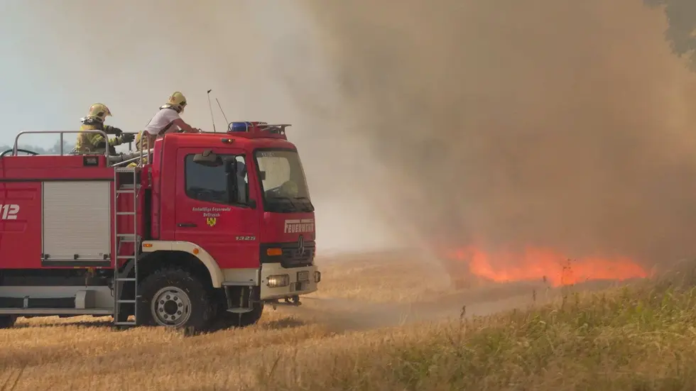Zahlreiche Feuerwehren aus der Umgebung rückten zum Löschen an.