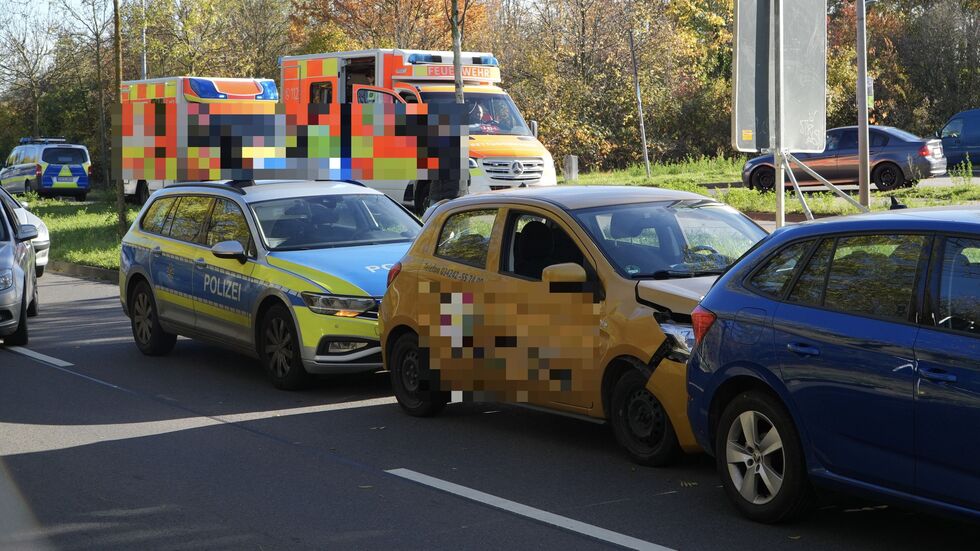 Die Unfallstelle auf der linken Fahrspur der Permoserstraße stadteinwärts. Die Unfallstelle auf der linken Fahrspur der Permoserstraße stadteinwärts.