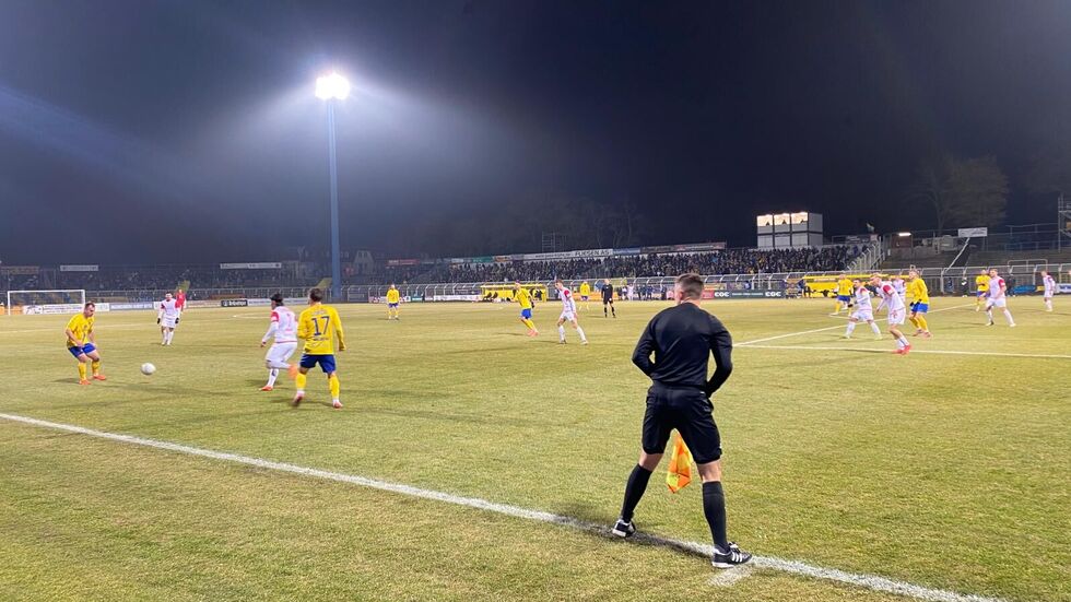 Erste Regionalliga-Heimpleite ausgerechnet im letzten Heimspiel des Jahres. Erste Regionalliga-Heimpleite ausgerechnet im letzten Heimspiel des Jahres.