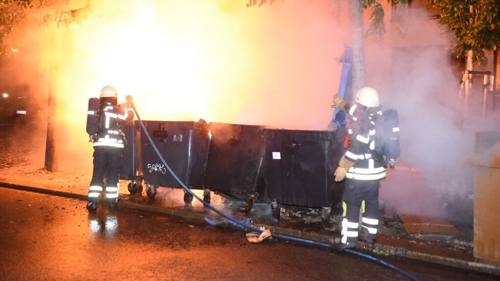 Bereits vor dem eigentlichen "Tag X" ist es in der Nacht auf Samstag am Wiedebachplatz zu schweren Ausschreitungen gekommen. Bereits vor dem eigentlichen "Tag X" ist es in der Nacht auf Samstag am Wiedebachplatz zu schweren Ausschreitungen gekommen.