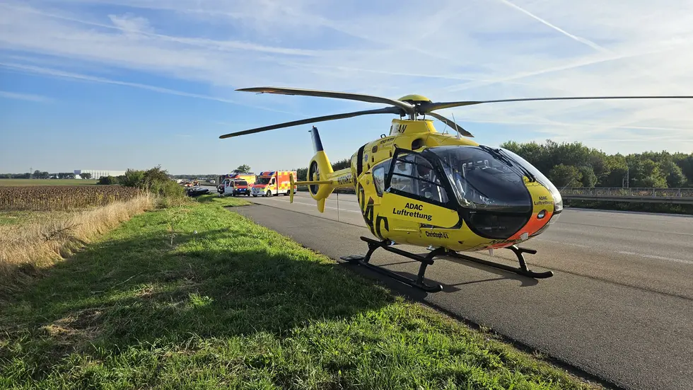 ...auch ein Rettungshubschrauber kam auf der A9 heute Morgen gegen 08:00 zum Einsatz. ...auch ein Rettungshubschrauber kam auf der A9 heute Morgen gegen 08:00 zum Einsatz.
