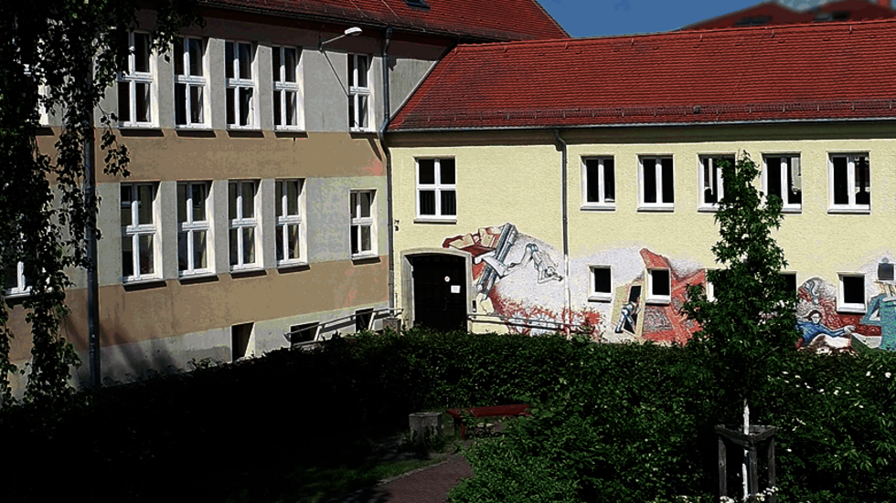 Die Oberschule in Taucha bleibt am Mittwoch wegen einer Bedrohungslage geschlossen. Die Oberschule in Taucha bleibt am Mittwoch wegen einer Bedrohungslage geschlossen.