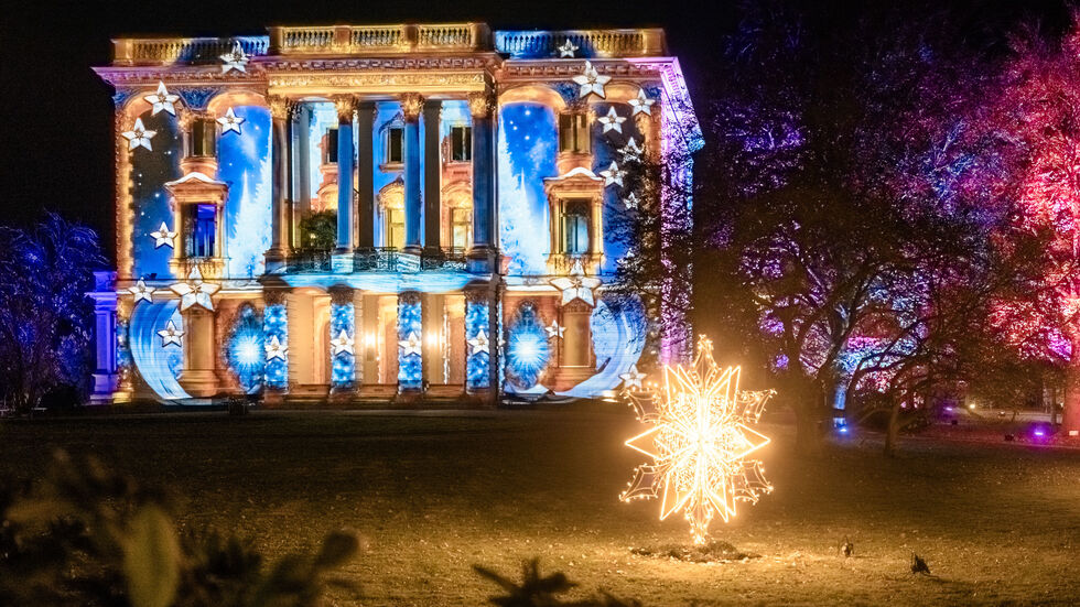 2023 und 2024 wurden zahlreiche Objekte zur Weihnachtszeit im agra-Park bunt erleuchtet.
