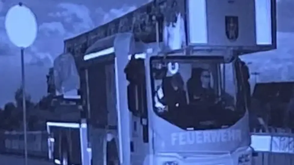Um dieses Blitzerfoto vom 7. Mai 2025 (15.27 Uhr) geht´s: Ray Lange (55) aus Taucha (Nordsachsen), der 34 Jahre bei der Freiwilligen Feuerwehr war und auch hauptberuflich Rettungsfahrzeuge fährt, wurde in einer Baustelle mit überhöhter Geschwindigkeit gelasert.