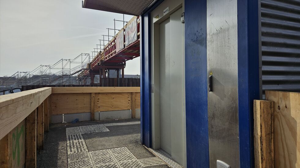 Der Fahrstuhl bleibt vorerst Außer Betrieb Der Fahrstuhl bleibt vorerst Außer Betrieb