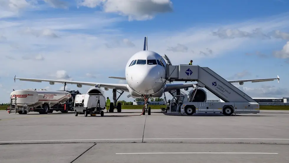 Ein Flugzeug am Flughafen Leipzig/Halle (Symbolbild).