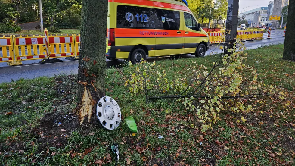 Am Morgen nach dem Unfall sind noch die Überreste zu sehen. Am Morgen nach dem Unfall sind noch die Überreste zu sehen.