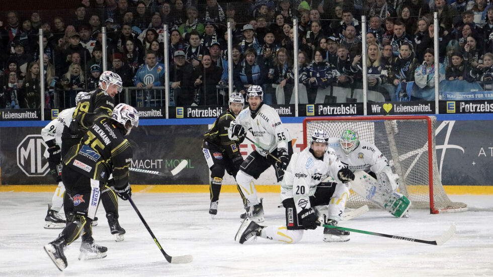 Die IceFighters verlängern den Kontrakt von Goalie Konstantin Kessler. (Symbolbild). Die IceFighters verlängern den Kontrakt von Goalie Konstantin Kessler. (Symbolbild).