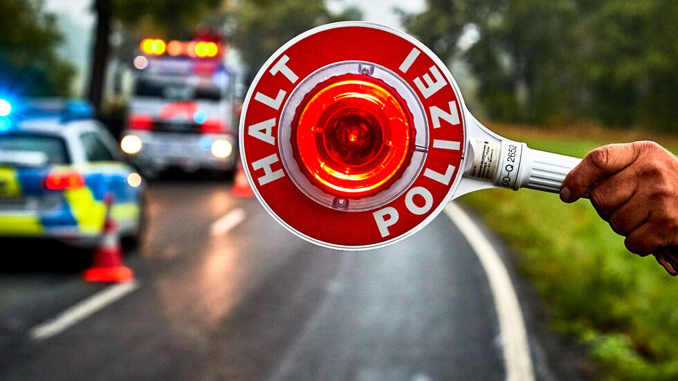 Bei einem schweren Unfall in Markkleeberg auf der Kreuzung Hauptstraße, Ecke Parkstraße wurde ein Radfahrer von einem Lkw erfasst und schwerst verletzt (Symbolbild).