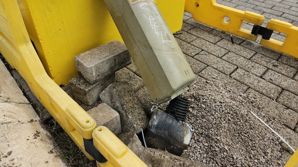 Hier ist der Skodafahrer dagegen geknallt. Hier ist der Skodafahrer dagegen geknallt.