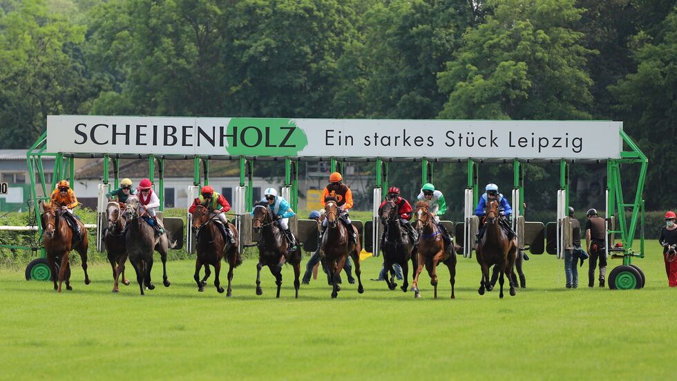 Saisonauftakt auf der Galopprennbahn Scheibenholz im Leipziger Clara-Zetkin-Park