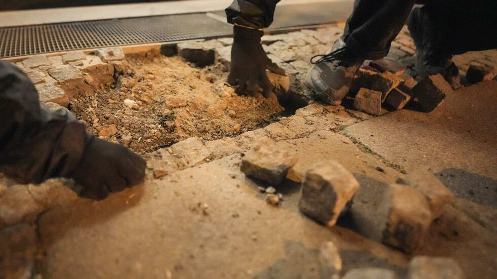 Bereits vor dem eigentlichen "Tag X" ist es in der Nacht auf Samstag am Wiedebachplatz zu schweren Ausschreitungen gekommen. Bereits vor dem eigentlichen "Tag X" ist es in der Nacht auf Samstag am Wiedebachplatz zu schweren Ausschreitungen gekommen.