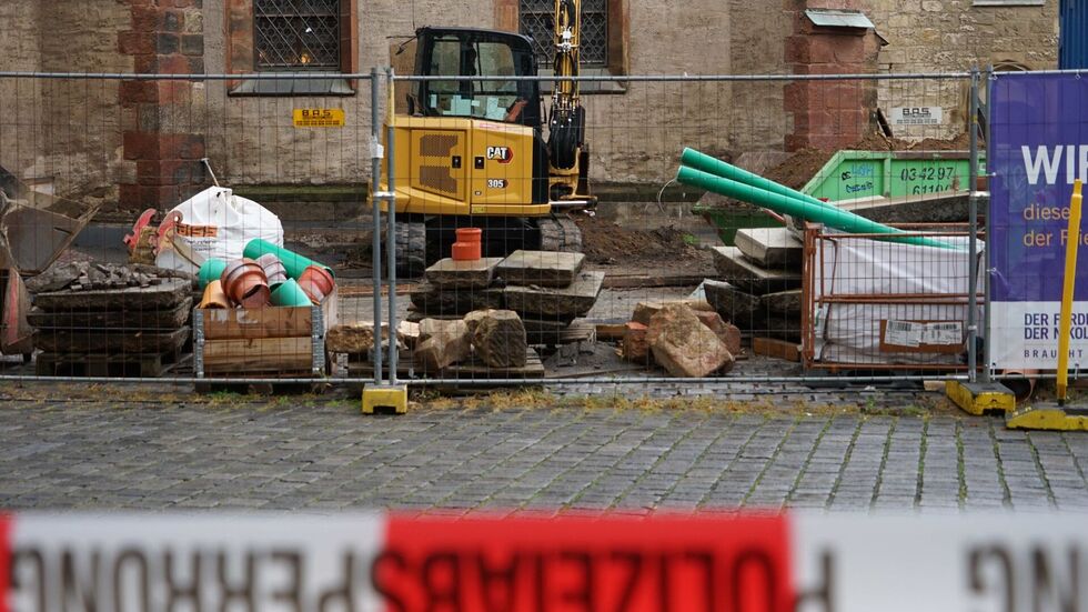 Bei Bauarbeiten an der Nikolaikirche wurde eine sogenannte Stabbrandbome gefunden. Bei Bauarbeiten an der Nikolaikirche wurde eine sogenannte Stabbrandbome gefunden.