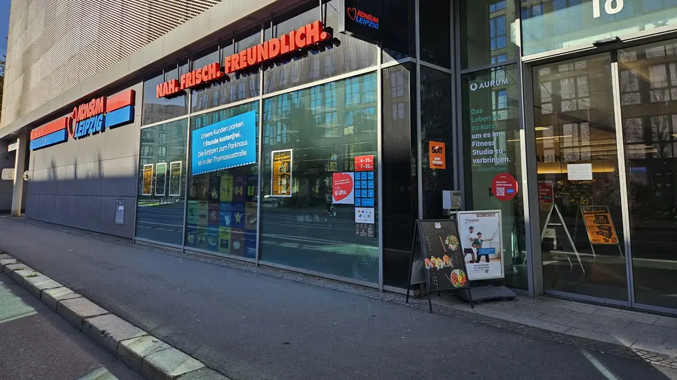 Der Konsum-Markt an der Käthe-Kollwitz-Straße in Leipzig wurde überfallen. Der Konsum-Markt an der Käthe-Kollwitz-Straße in Leipzig wurde überfallen.