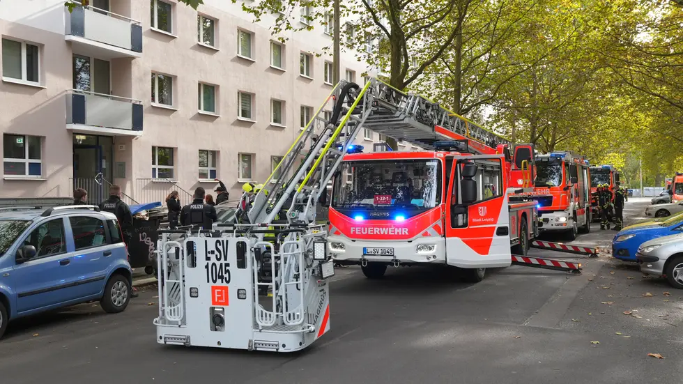 Gegen 11:55 wurde der Brand in der 5. Etage gemeldet. Einsatzkräfte sind vor Ort.
