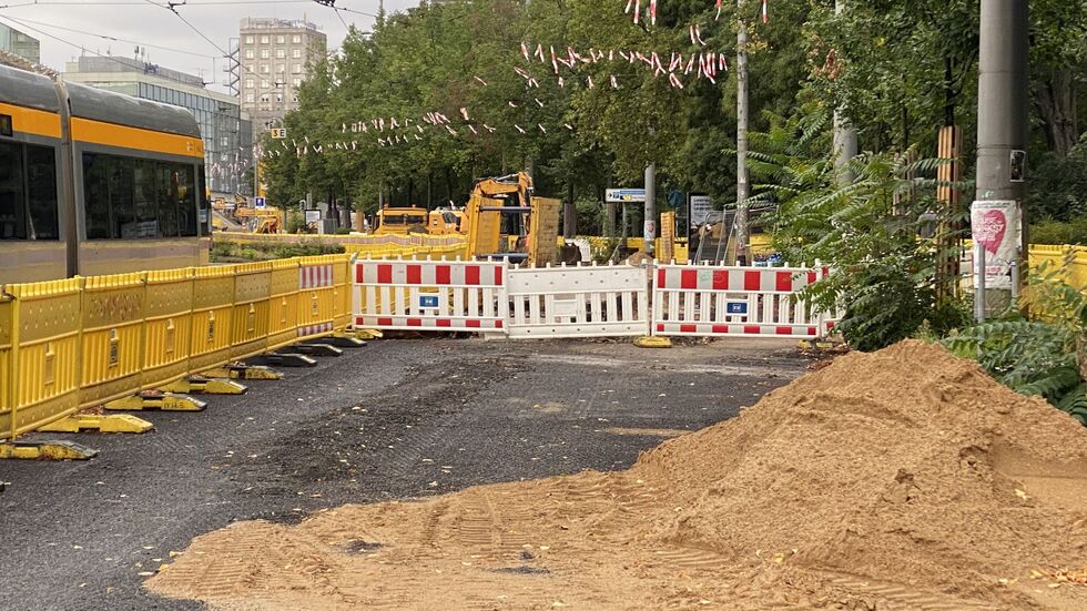 Die Baustelle am Georgiring in der Leipziger Innenstadt. Hier werden schon seit März unter anderem Trink- und Abwasserkanäle erneuert.