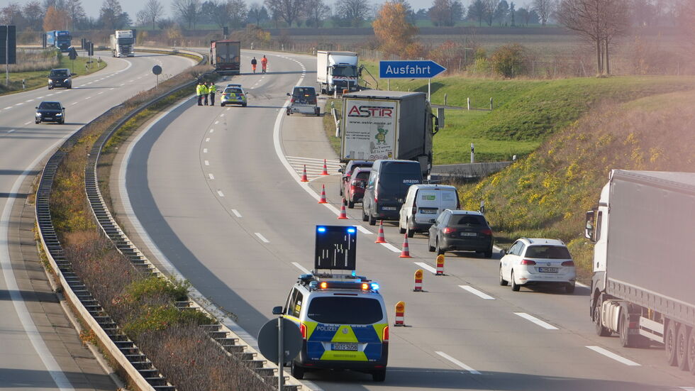 Die A38 musste ab der Anschlussstelle Leipzig-Südost in Richtung Westen komplett gesperrt werden.