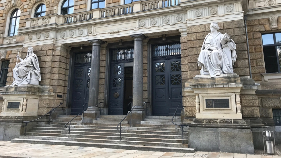 Fünf mutmaßliche Drogenschmuggler müssen sich vor dem Landgericht Dresden verantworten