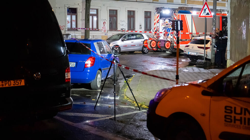 Der abgesperrte Tatort: Die Mariannenstraße unweit der Eisenbahnstraße in Leipzig.