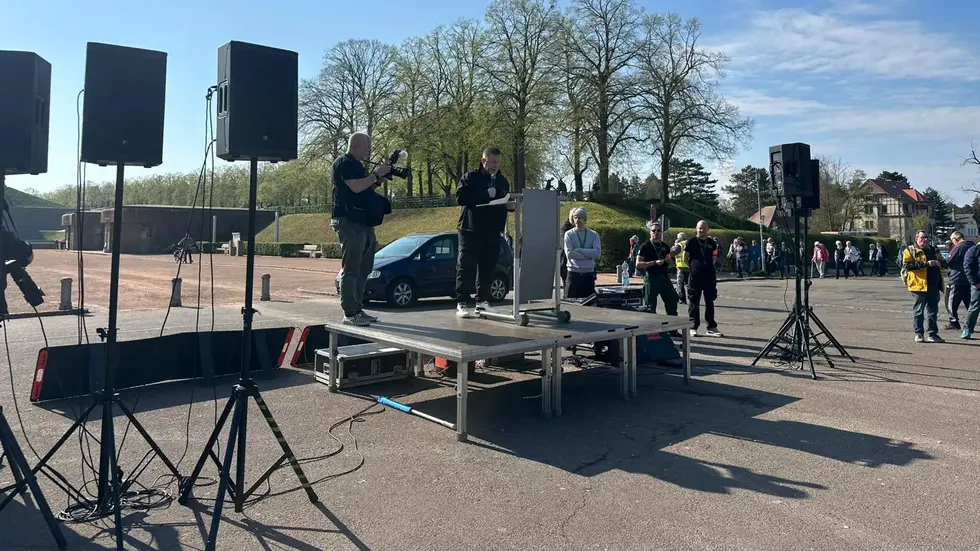 Kurz vor dem Start gab´s am Völkerschlachtdenkmal noch eine kleine Rede des Veranstalters Michael Berger.