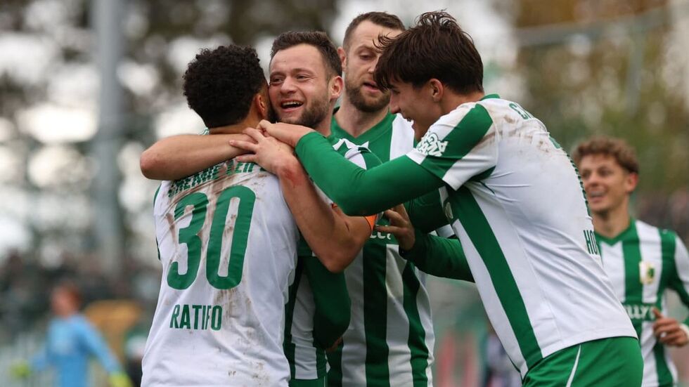 Jubel im Alfred-Kunze-Sportpark: Chemie Leipzig ist am Samstag der dritte Heimsieg in Folge gelungen. Jubel im Alfred-Kunze-Sportpark: Chemie Leipzig ist am Samstag der dritte Heimsieg in Folge gelungen.
