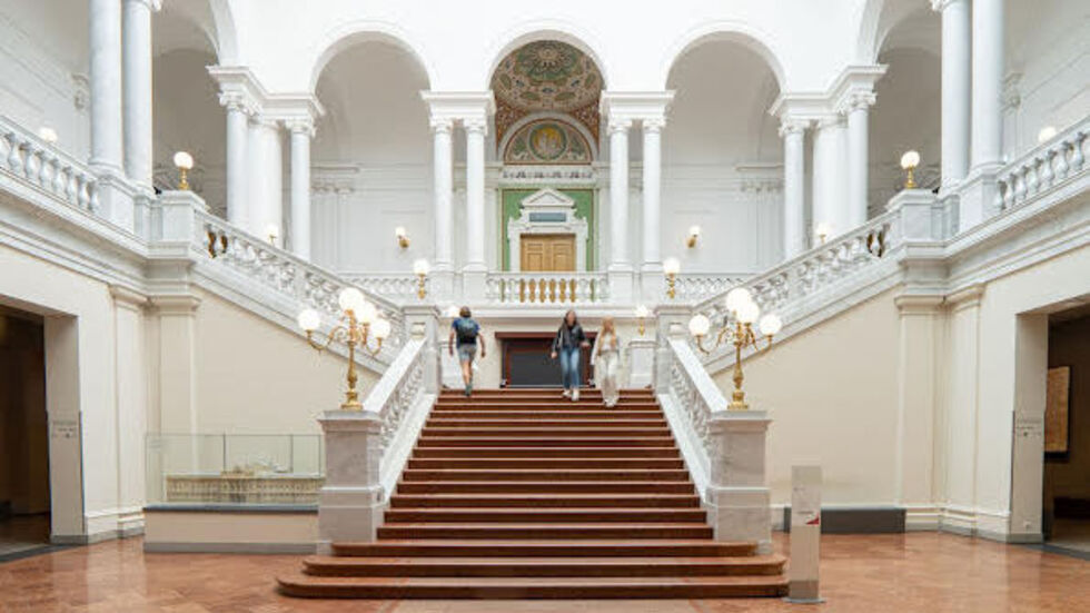 Blick in Deutschlands schönste Uni-Bibliothek, die Bibliotheca Albertina in Leipzig.