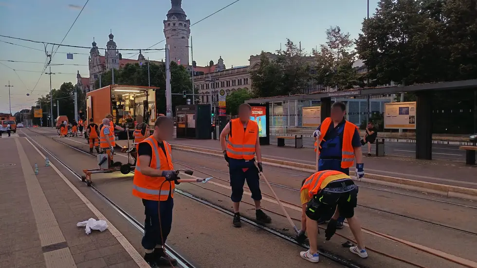 Die Bilder der "Rettungskation" der Gleise sind den Leipzigern noch im Kopf - lange ist es auch nicht her. Die Bilder der "Rettungskation" der Gleise sind den Leipzigern noch im Kopf - lange ist es auch nicht her.