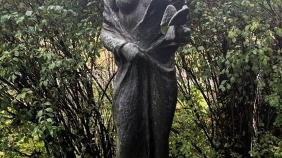 Diese wunderschöne Bronzestatue ist verschwunden.
