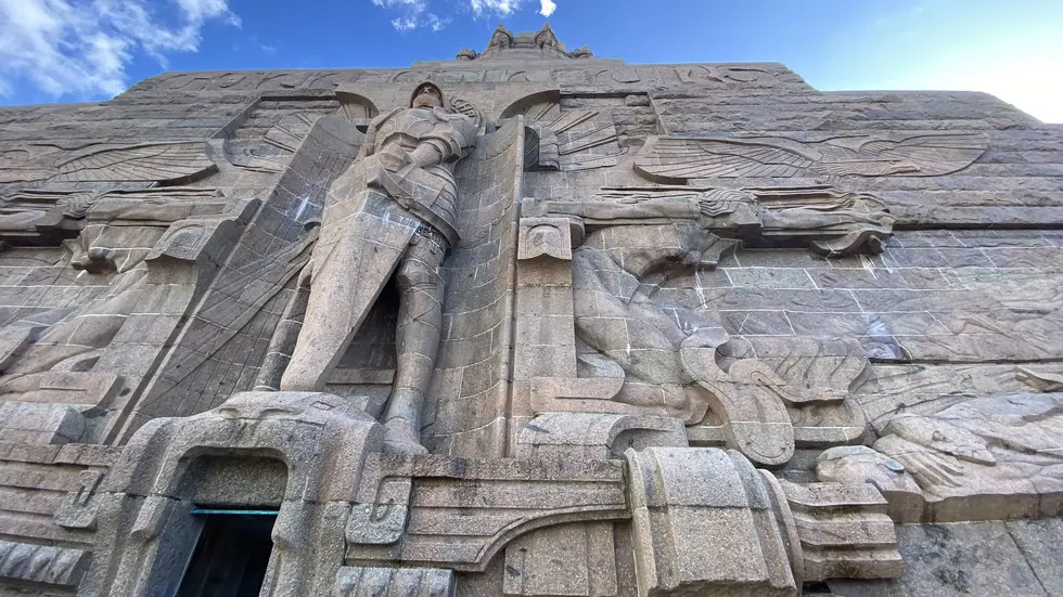 Das Völkerschlachtdenkmal, mit 91 Metern Europas höchstes Denkmal, in plötzlich höher geworden.