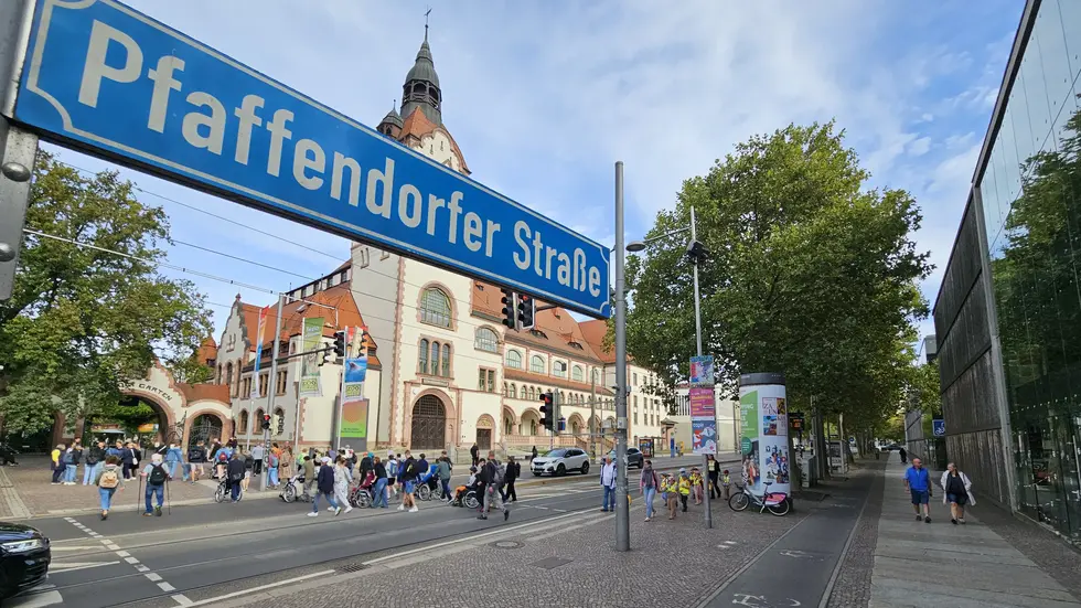 Hier, direkt vor dem Zoo-Parkhaus, ist der Unfall passiert. Hier, direkt vor dem Zoo-Parkhaus, ist der Unfall passiert.